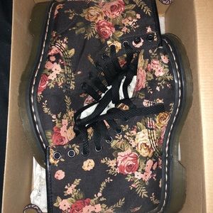 Floral Dr. martens